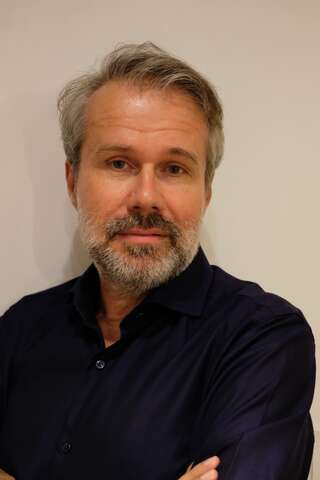 course_module_director_award_headshot_peter_juni.jpg